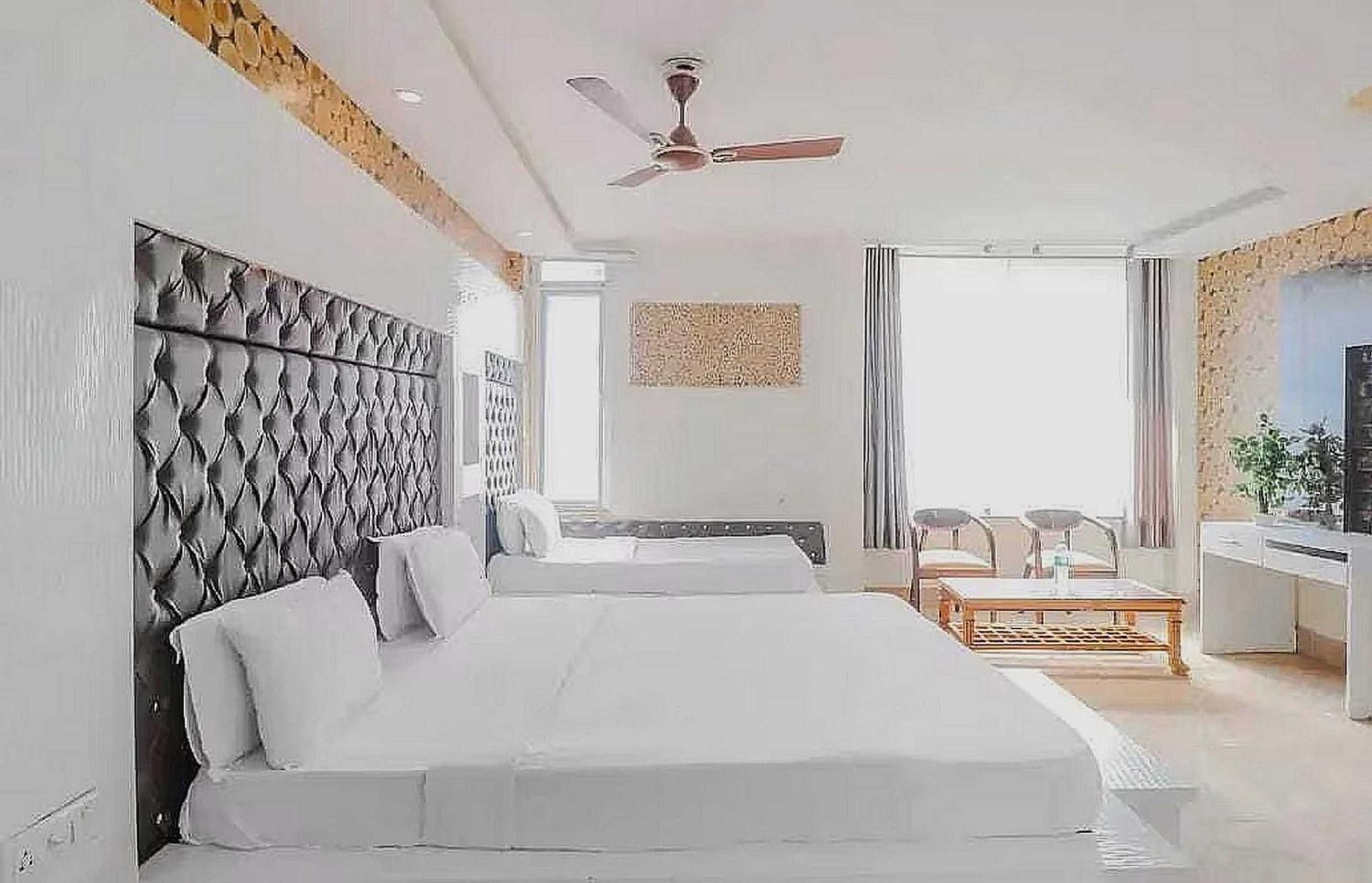 Super Hotel O Vivaan Residency Rohtak Esterno foto