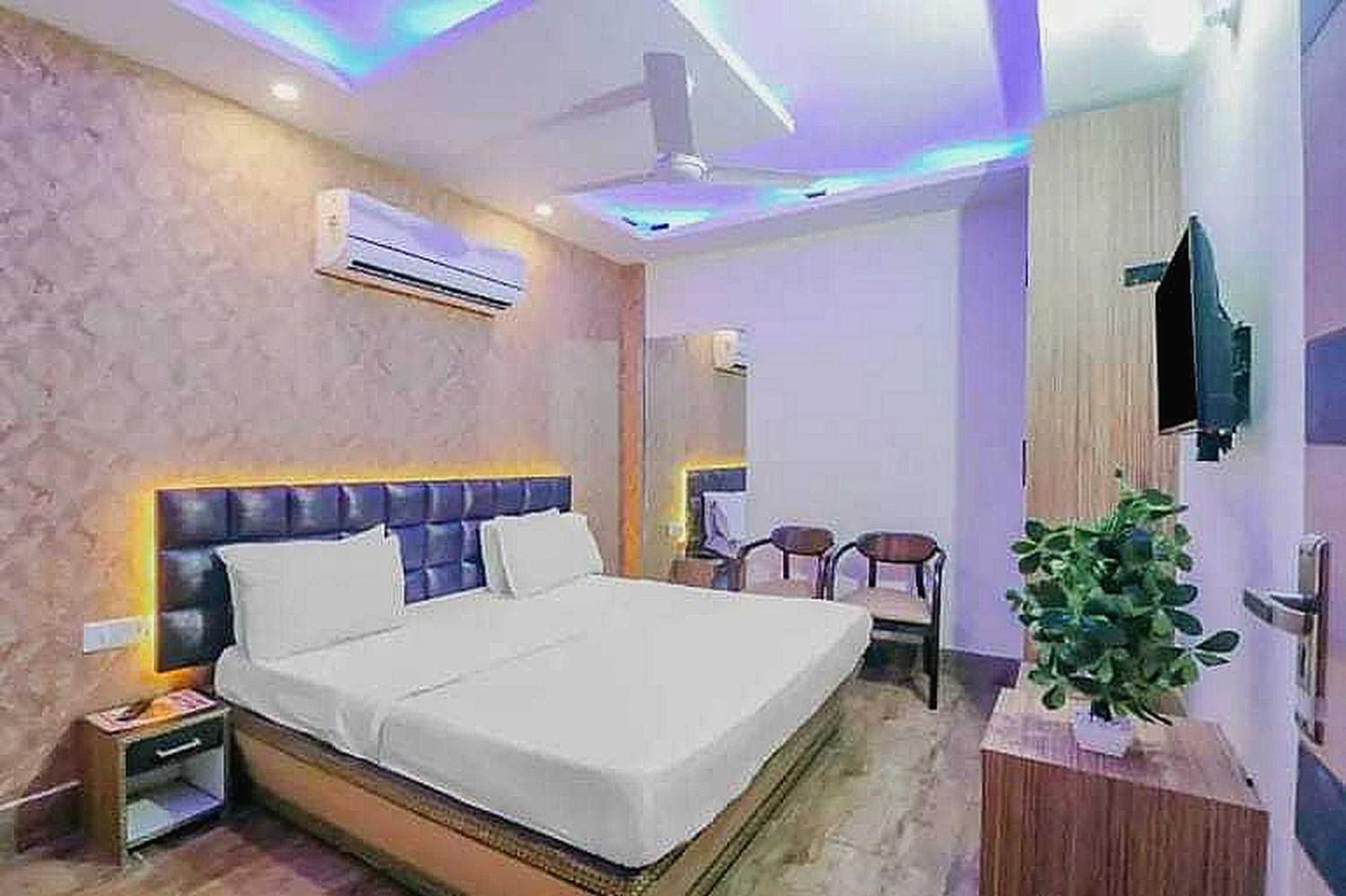 Super Hotel O Vivaan Residency Rohtak Esterno foto
