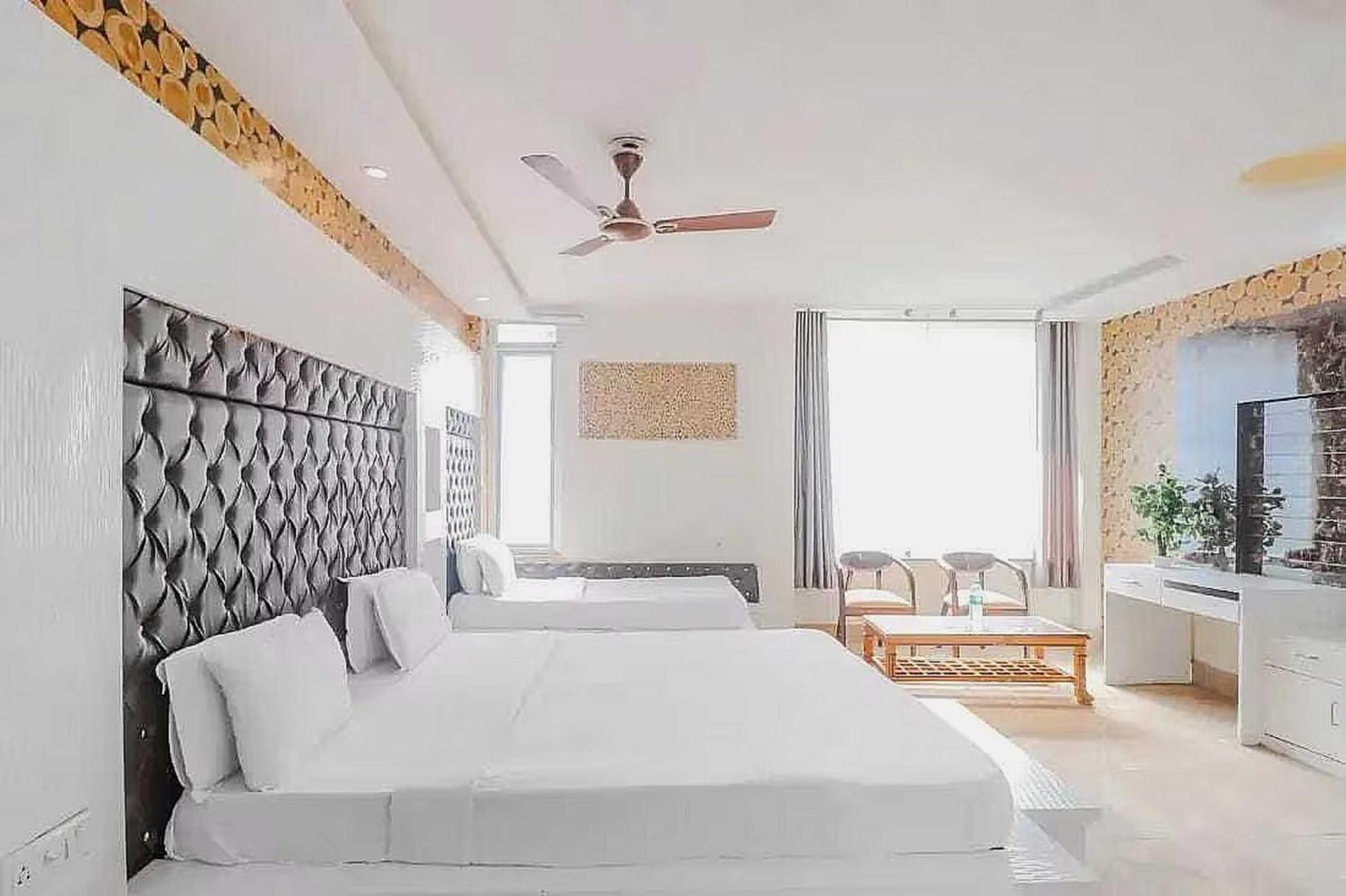 Super Hotel O Vivaan Residency Rohtak Esterno foto