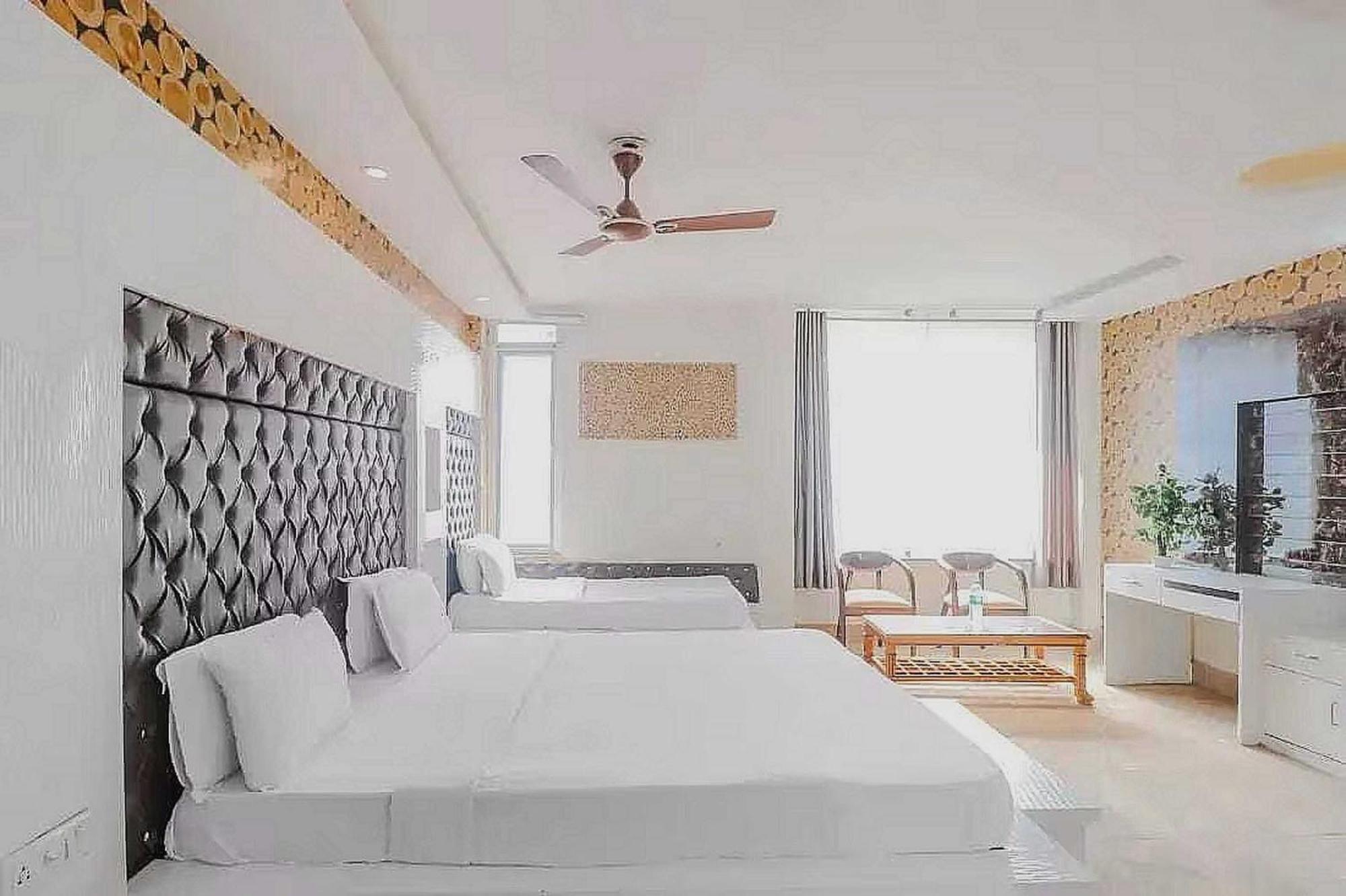 Super Hotel O Vivaan Residency Rohtak Esterno foto