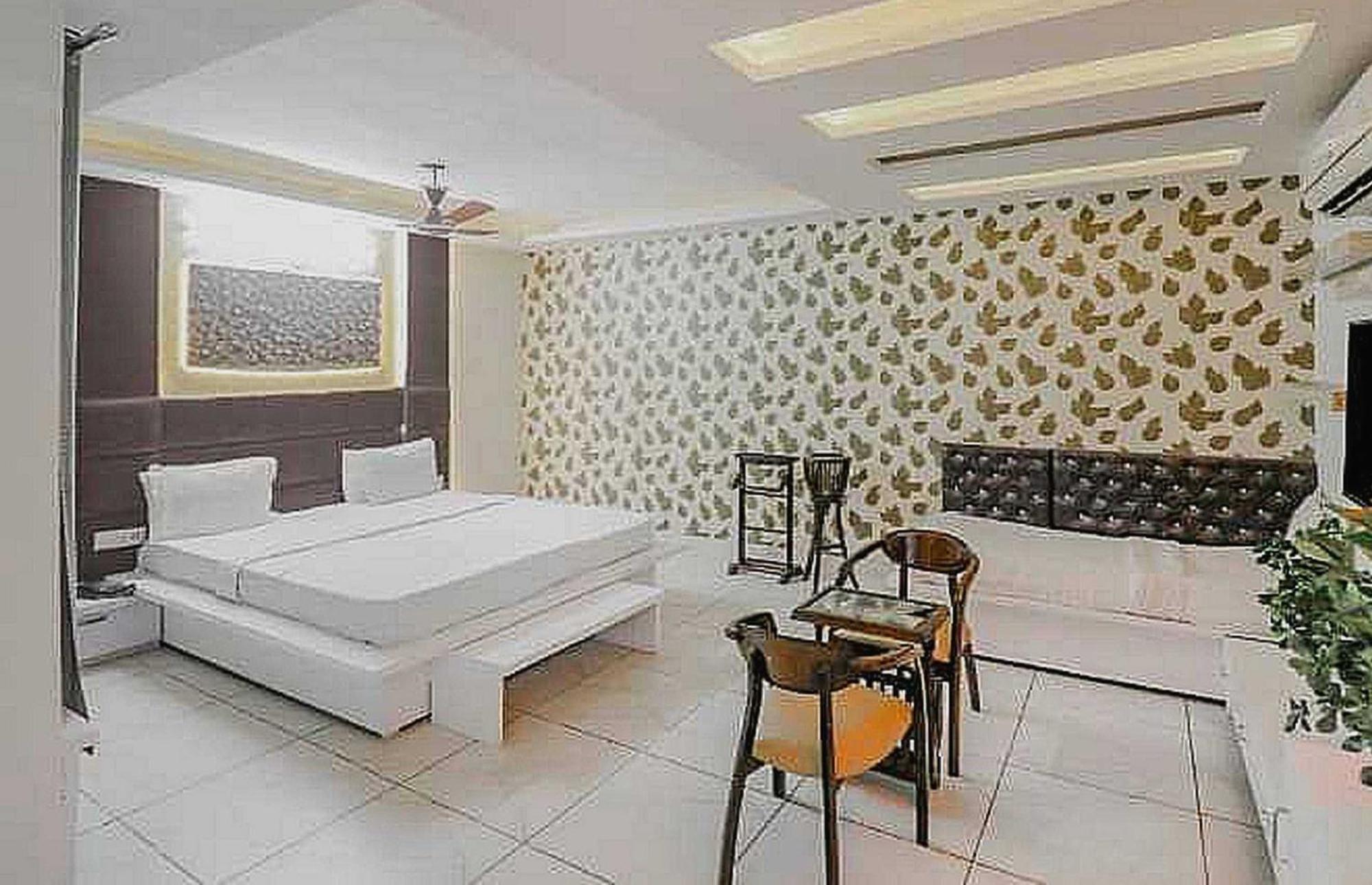 Super Hotel O Vivaan Residency Rohtak Esterno foto